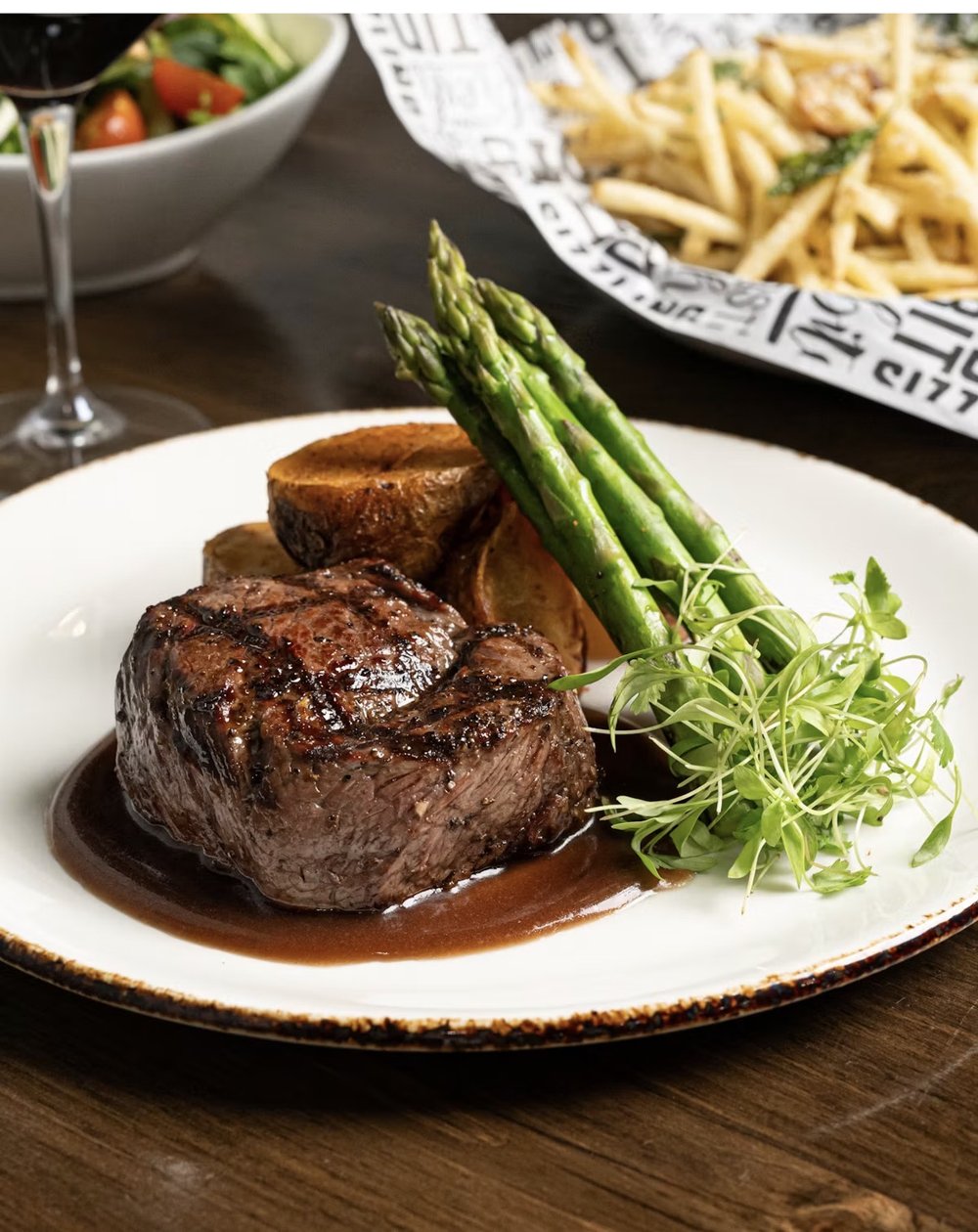 A grilled steak with asparagus